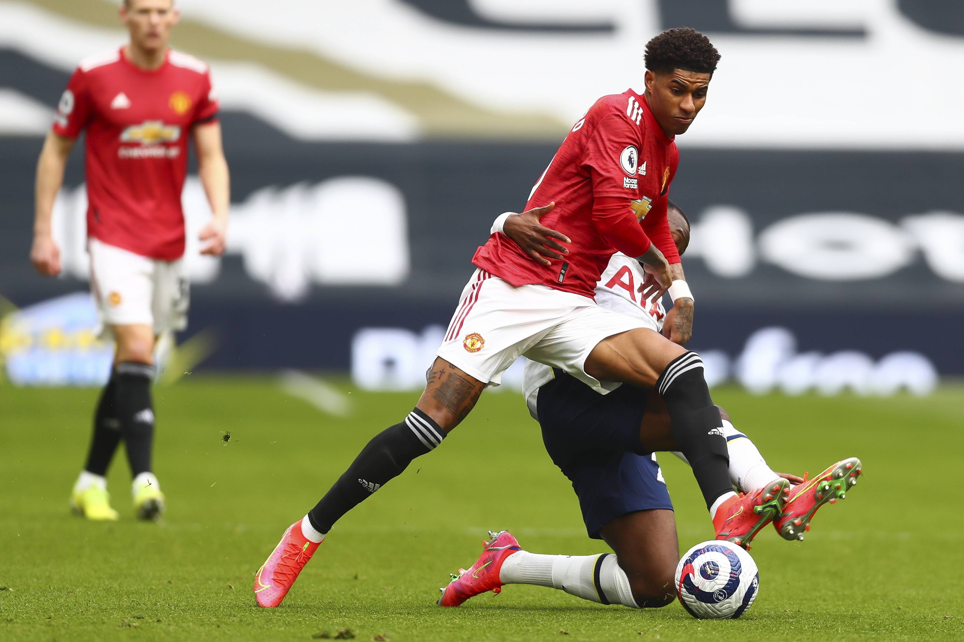 制约他们更 制约他们更